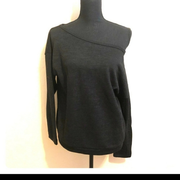 NWOT Women’s Blk Off the Shoulder or Boatneck Top - Picture 2 of 3